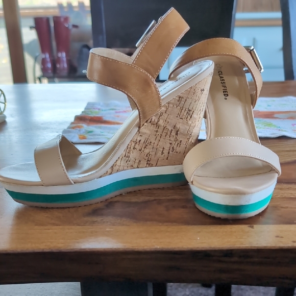 City Classified Women's Tan and Cream Cork Wedge Sandals - Size 8 - Picture 1 of 5